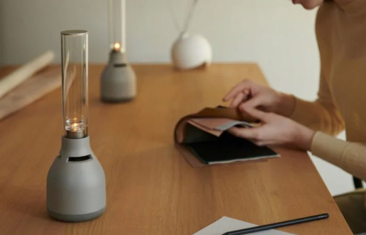 Caixa de som Sony tem design curioso e usa vidro para distribuir o som