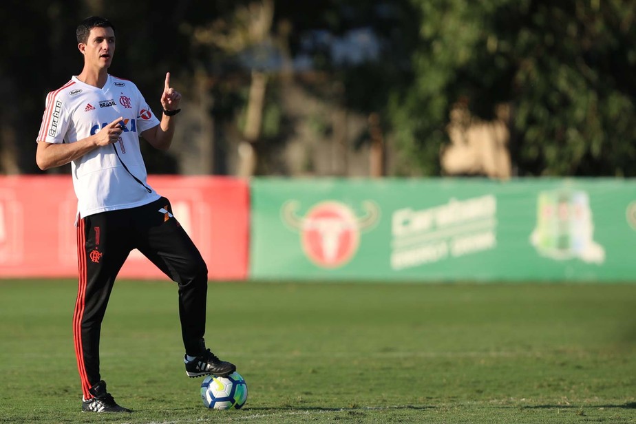 ApÃ³s reuniÃ£o, Flamengo e Barbieri acertam contrato atÃ© o fim do ano