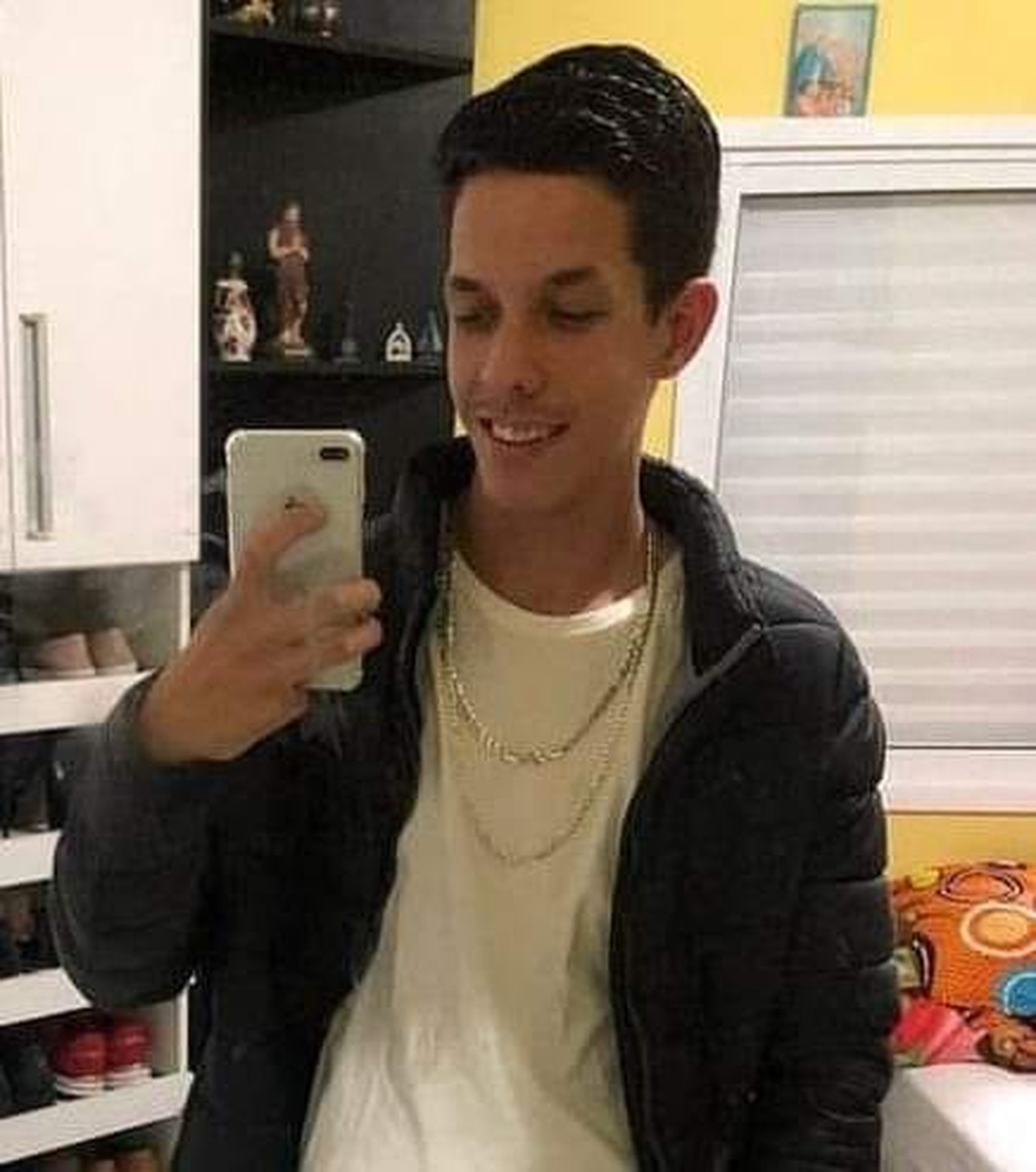 Jovem que desapareceu em praia tirava fotos em pedra antes de ser