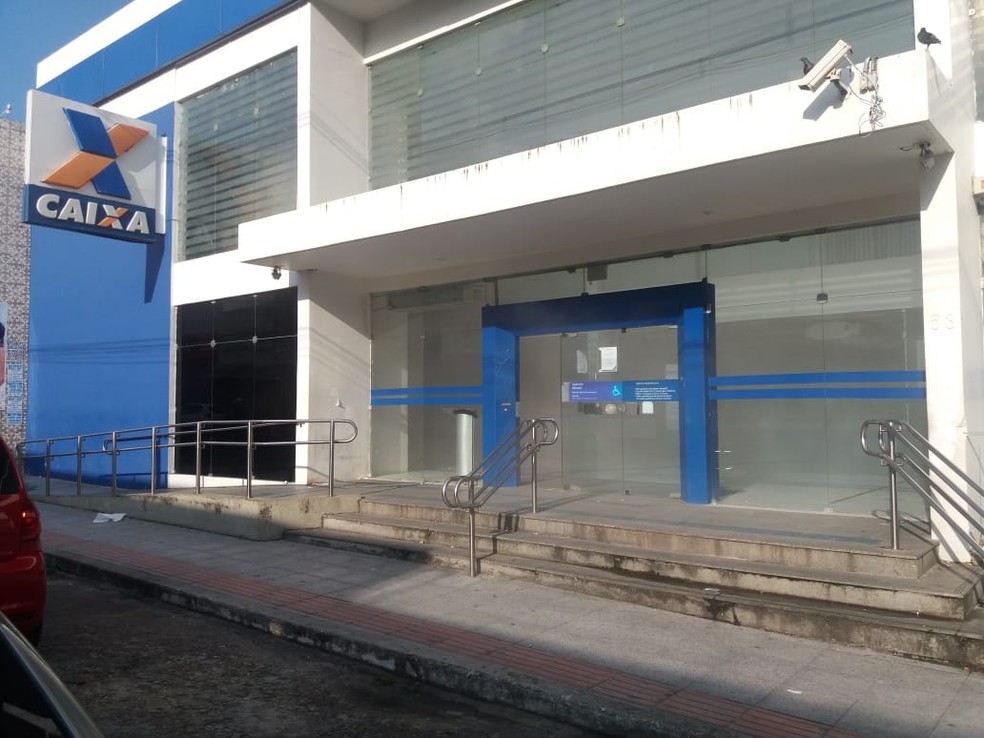 PÃ³ quÃ­mico se espalhou pela agÃªncia da Caixa no Centro â Foto: Heliana GonÃ§alves/TV Gazeta