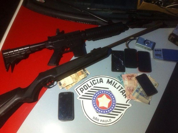 Arma  (Foto: Digulgação/ Polícia Militar)