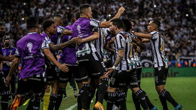 Comemoração do gol de Mendoza em Ceará x São Paulo