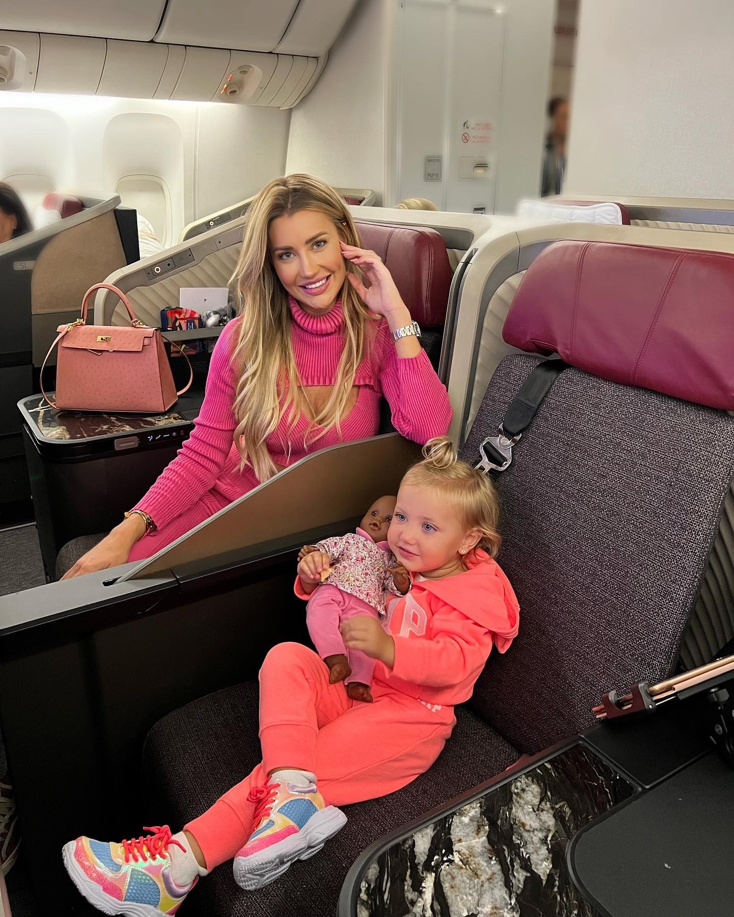 Ana Paula Siebert mostra volta ao Brasil com a filha, Vicky, após viagem a Miami (Foto: Reprodução / Instagram)
