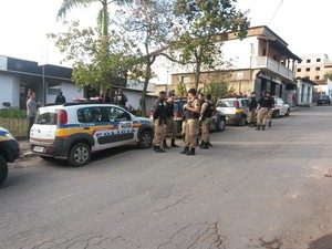 Trio suspeito de assaltos ao comércio é preso em Carmópolis de Minas (Foto: Divulgação/Polícia Militar)
