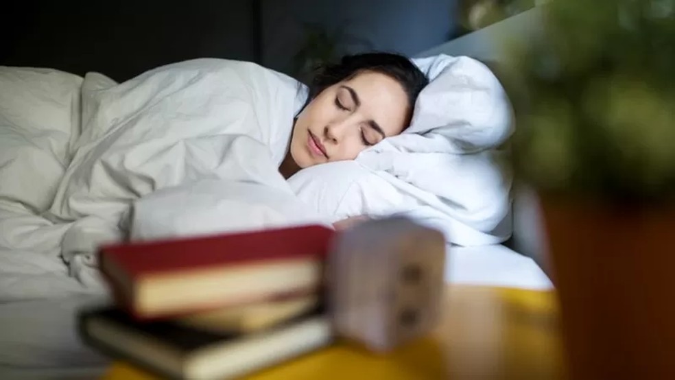 Boas noites de sono são essenciais para a saúde do corpo e da mente — Foto: Getty Images via BBC