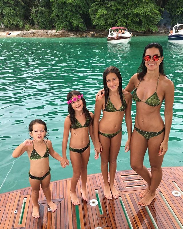 Vera Viel com as filhas, Clara, Maria e Helena (Foto: Reprodução / Instagram)
