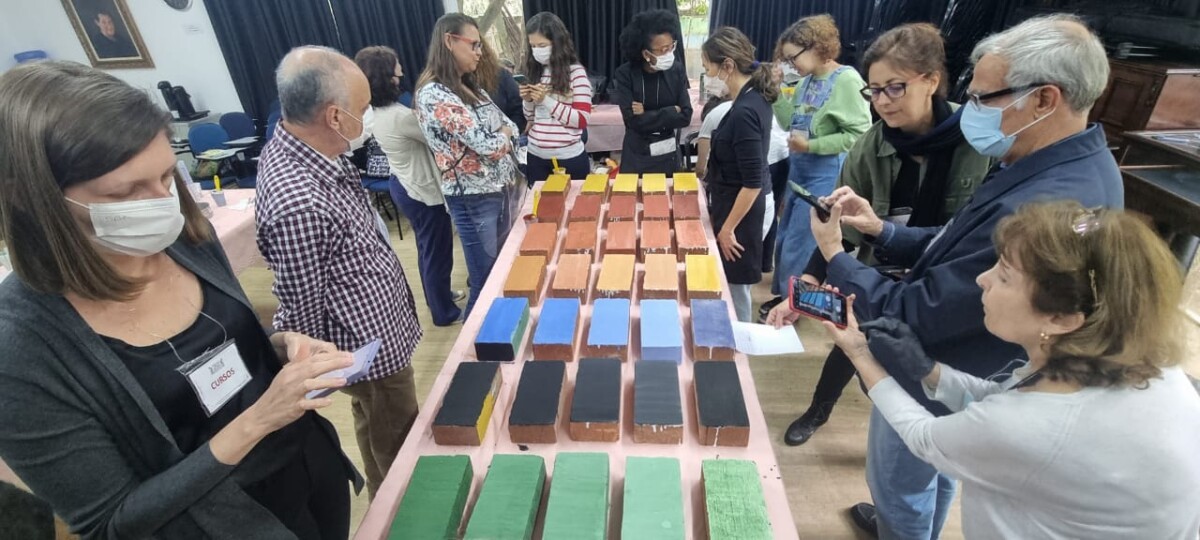 Oficina em Cabo Frio vai explorar técnicas de pintura que resgatam a paleta de cores original do Charitas