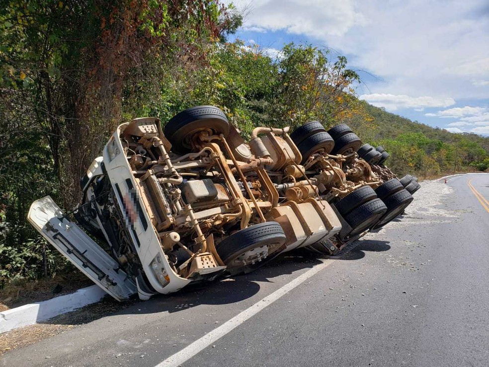Conforme PRF, informaÃ§Ãµes preliminares apontam que motorista perdeu controle do veÃ­culo.  â Foto: Blog do Braga