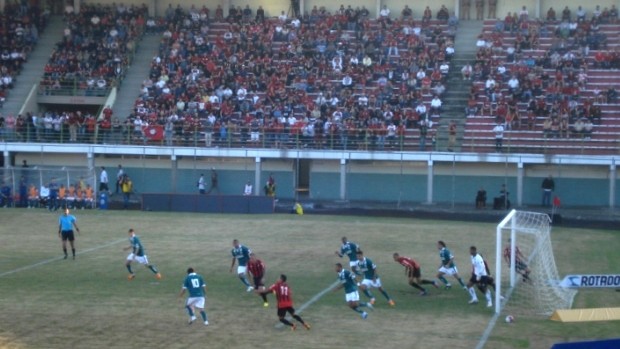 Atlético-PR x Goiás no Estádio Gigante do itiberê (Foto: Fernando Freire/GLOBOESPORTE.COM)