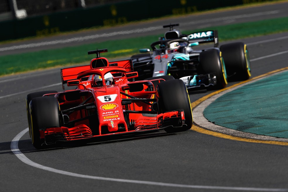 Sebastian Vettel superou Lewis Hamilton apÃ³s o momento do pit stop (Foto: Mark Thompson/Getty Images)