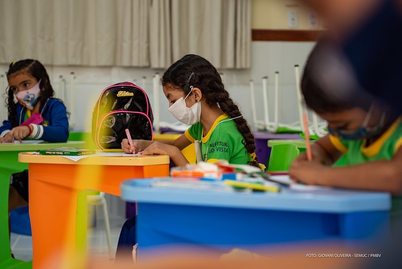 Escolas começam a aplicar o Saeb, avaliação da educação básica, nesta segunda (8)