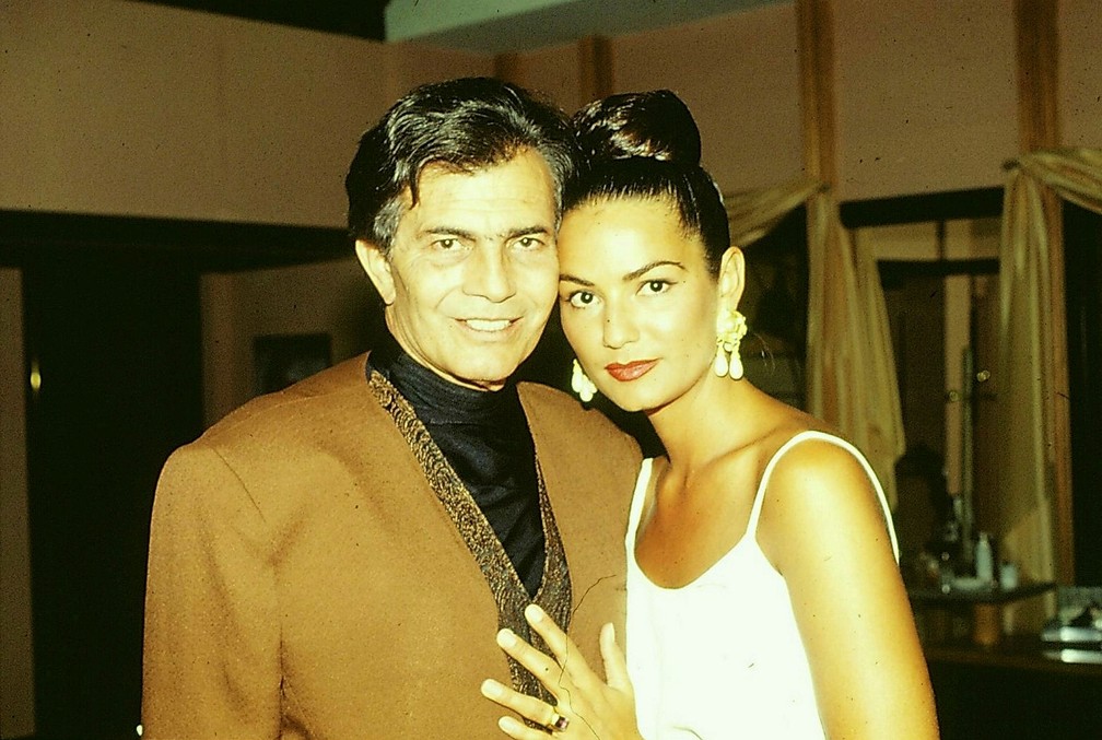 Tarcísio Meira e Luiza Brunet na novela 'Araponga' (1990) — Foto: Acervo Grupo Globo