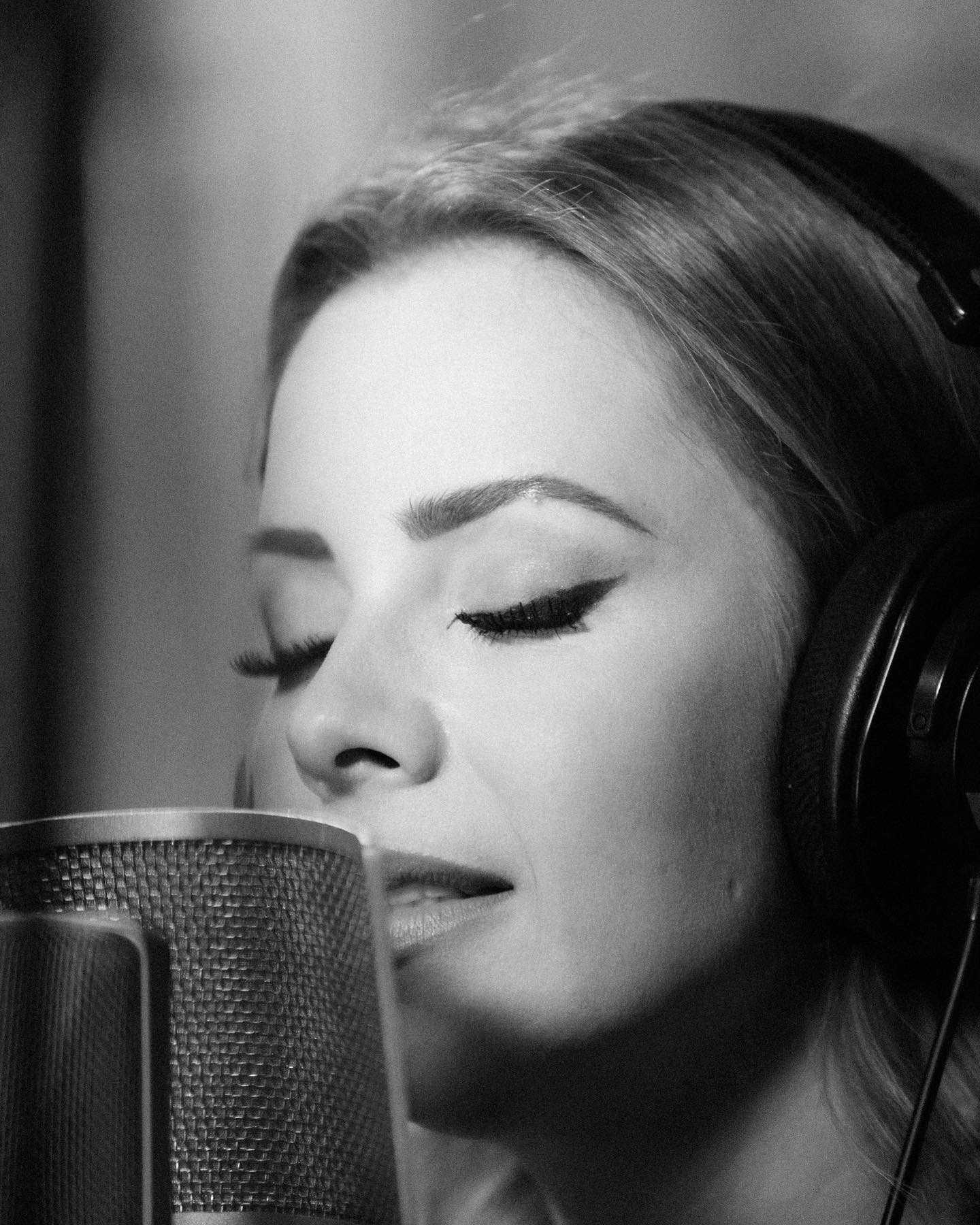 Sandy grava música de Chico César para abertura da novela 'Amor perfeito'