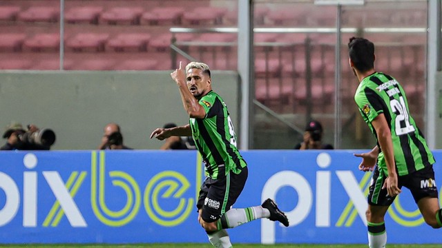 Aloísio, do América-MG, comemora gol marcado diante do São Paulo