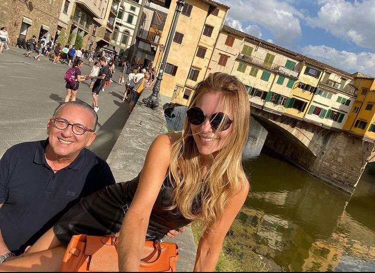 Desirée Soares e Galvão Bueno posam sorridentes em Firenze, na Itália (Foto: Reprodução / Instagram)