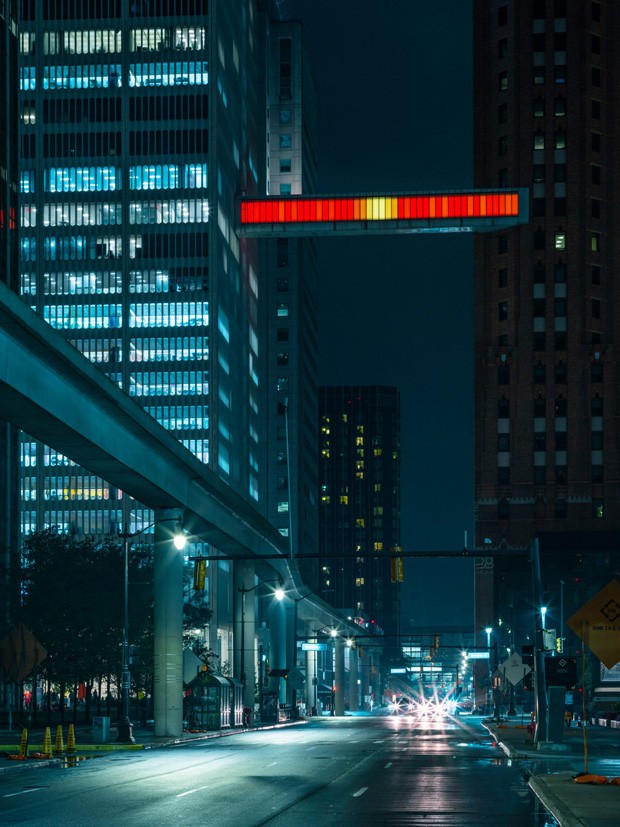 Artista instala luzes coloridas em ponte histórica de Detroit (Foto: Lance Gerber/Divulgação)