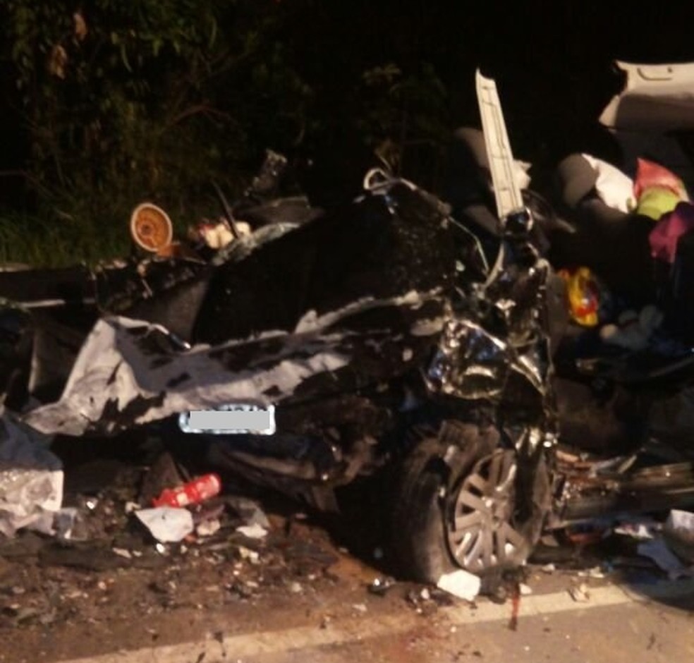 Acidente mata casal e criança em rodovia de Conceição da Barra (Foto: VC no ESTV)