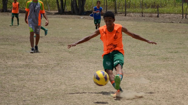 Michael James é um dos destaques da Escolinha Bola de Ouro (Foto: João Áquila)