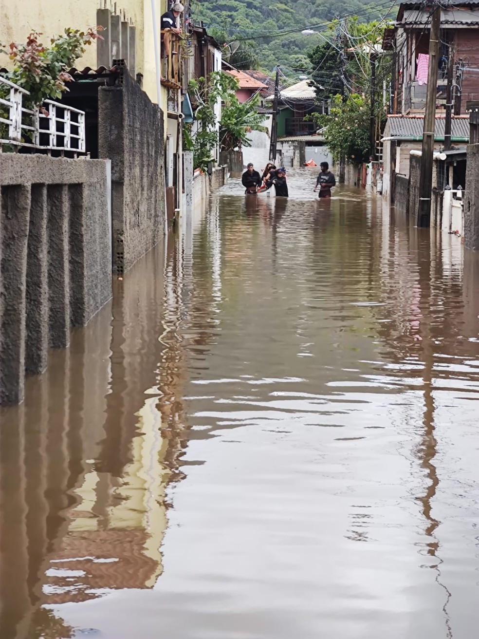 Bairro Rio Tavares, em Florianópolis, nesta manhã — Foto: Bruna Radtke/NSC TV
