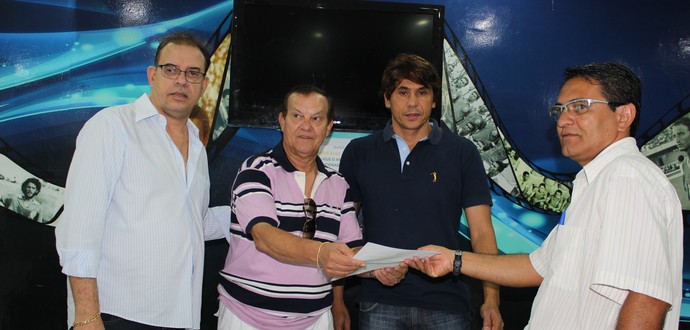 Rafael Tenório inscreve chapa ao lado de Raniel Holanda e Geraldo Lessa (Foto: Caio Lorena / GloboEsporte.com)