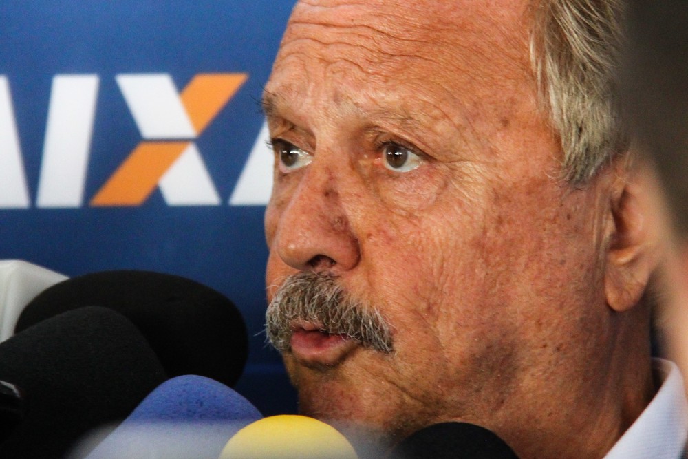 Presidente do Cruzeiro reclama e cogita pedir árbitro de fora em possível final