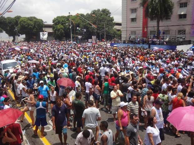 Milhares de motociclistas lotaram a av. Presidente Vargas, em Belém.  (Foto: Thais Rezende/ G1)
