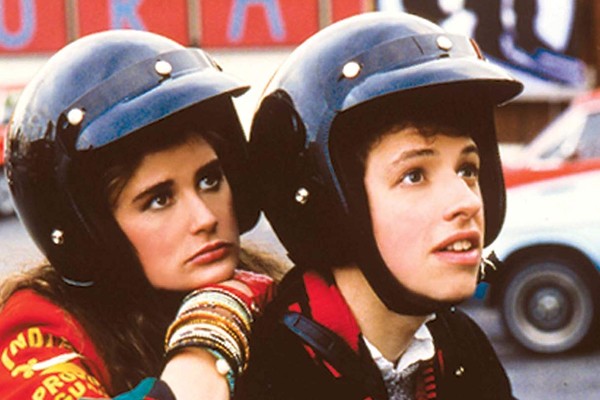 Demi Moore e Jon Cryer no filme Um Caso Muito Sério (1984) (Foto: Divulgação)