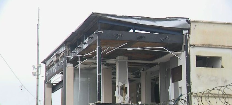 Estruturas em pra&ccedil;as da BR-277 est&atilde;o totalmente depredadas &mdash; Foto: Leonardo Morrone/RPC