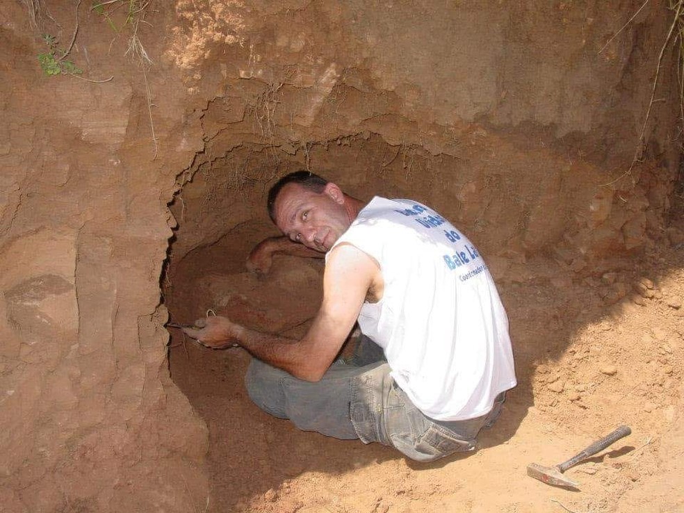 Secretário de Turismo participou das escavações em 2005 — Foto: Arquivo Pessoal 