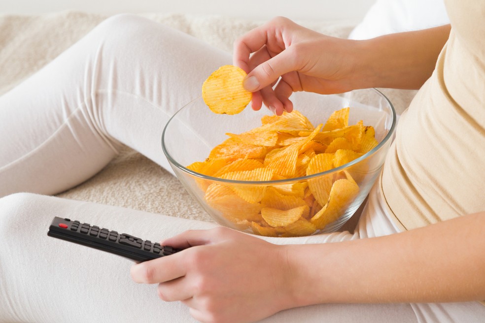 Ultraprocessados estão associados ao aumento do risco de obesidade visceral entre adolescentes, que também pode afetar aqueles considerados magros — Foto: Istock Getty Images