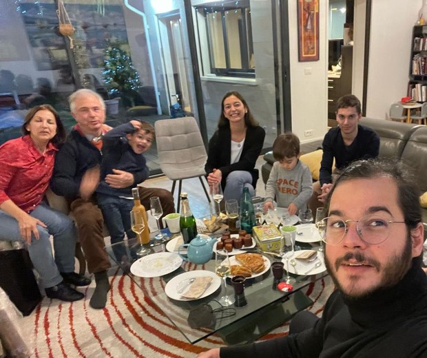 Fátima Bernardes com a família na França (Foto: Reprodução/Instagram)