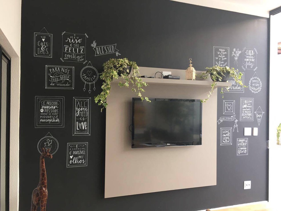 Tendencia Arte Com Giz Ou Caneta Confere Originalidade Ao Ambiente Mercado Imobiliario Do Interior G1 Gostaria de uma parede de lettering para lanchonete. tendencia arte com giz ou caneta