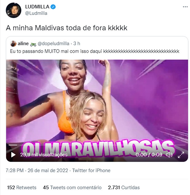 Ludmilla mostra demais em toboágua com Brunna Gonçalves (Foto: Reprodução/Twitter)