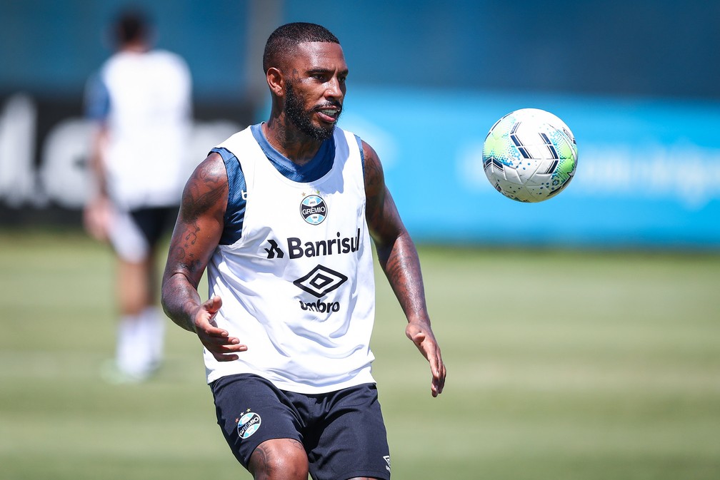 Escalação do Grêmio: Renato conta com quatro retornos, mas deve ter desfalque na zaga