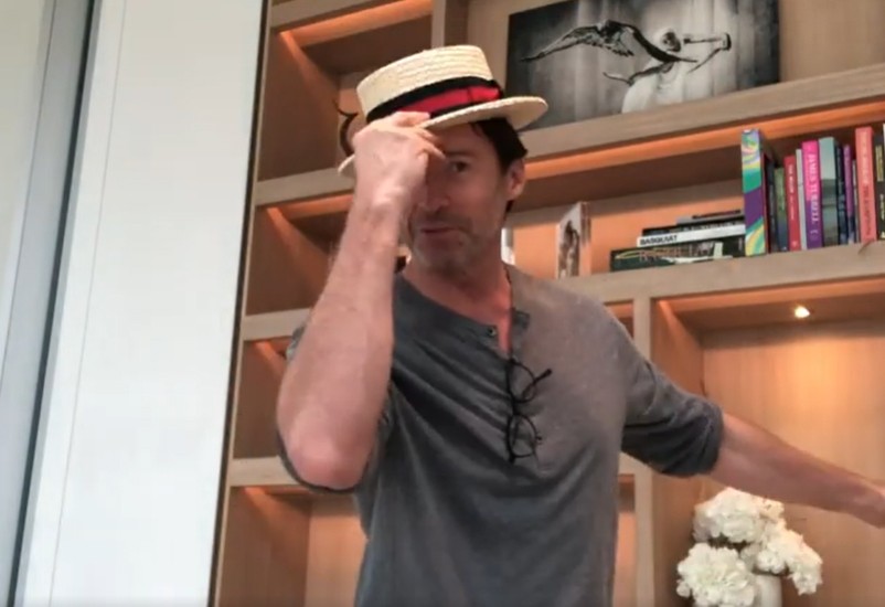 O ator Hugh Jackman se machucou com um chapéu durante um ensaio de 'The Music Man' (Foto: Reprodução / Instagram)