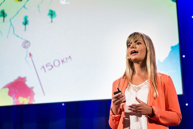 Marcela Uliano durante sua palestra no TED, em outubro deste ano (Foto: Ryan Lash/TED)