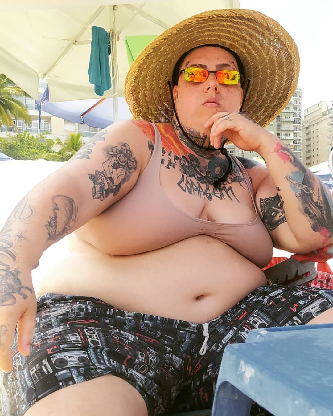 Jupitter, do duo rap Plus Size, afirma ter sido vítima de transfobia enquanto curtia praia com amigos no Rio de Janeiro (Foto: Reprodução/Instagram)