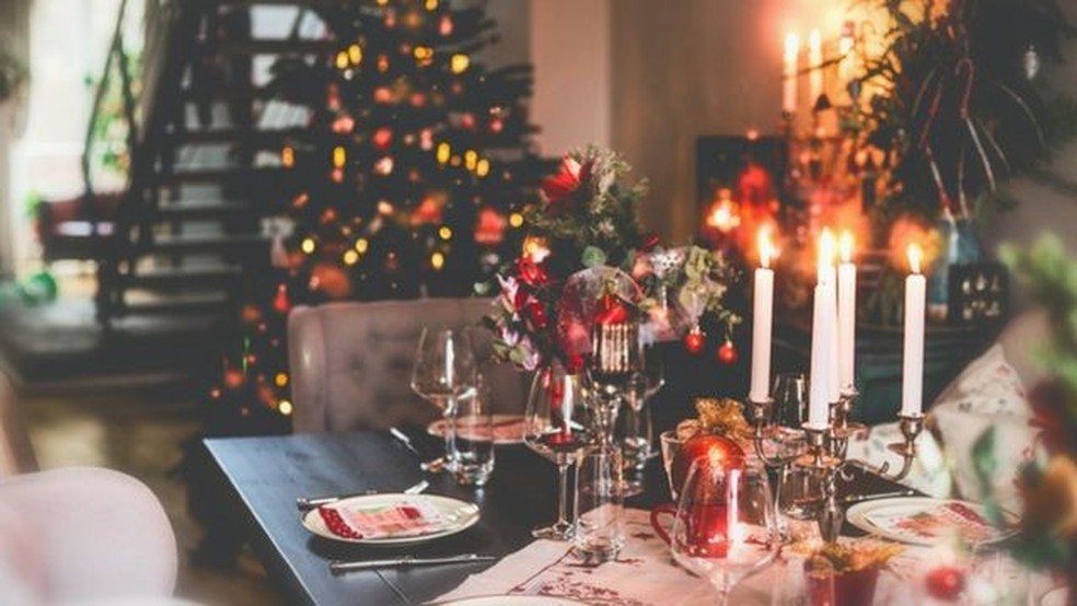 Celebração do Natal da forma que conhecemos é cenário ideal para propagação da Covid — Foto: Getty Images via BBC