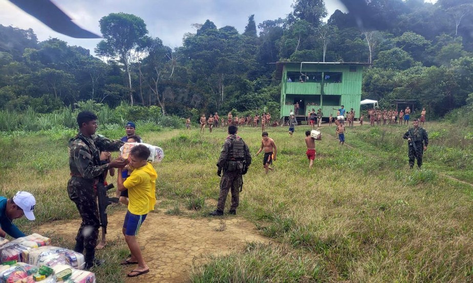 Aviões a Força Aére Brasileira levaram cestas básicas para comunidades indígenas