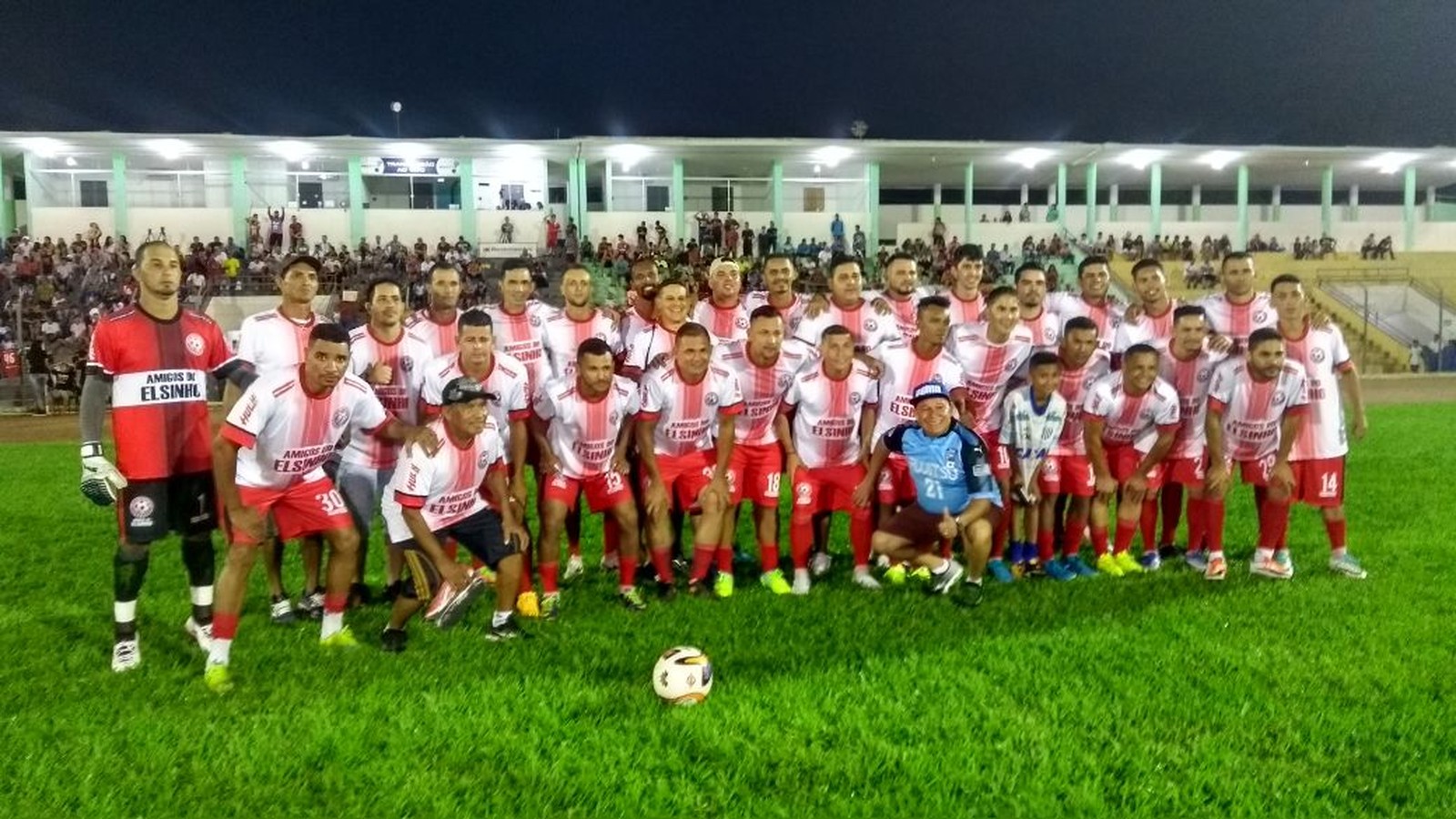 Amigos do Elsinho no Jogo das Estrelas (Foto: LÃÂ­via Costa)