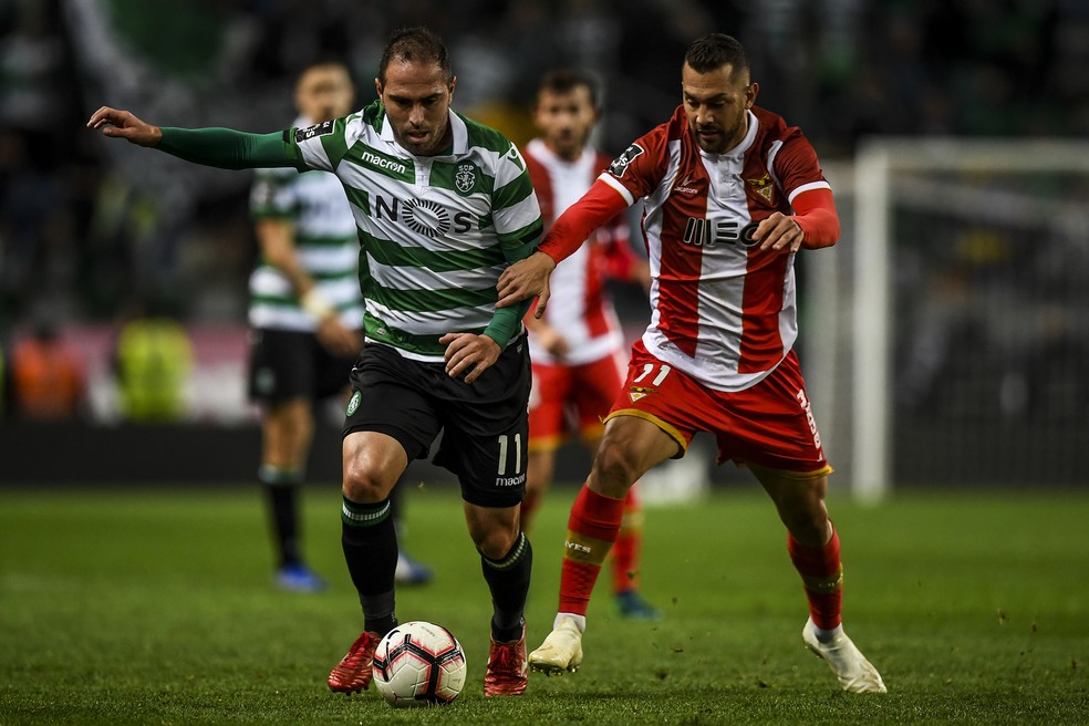 Bruno Cesar em ação pelo Sporting — Foto: AFP