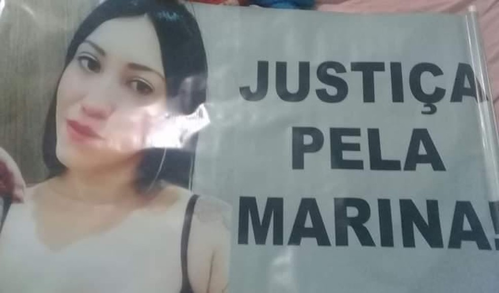 No enterro, família pediu justiça por Marina  — Foto: Arquivo pessoal 
