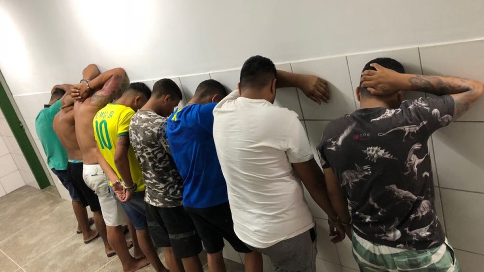 Polícia prende suspeitos de arrastão no Lagamar, em Fortaleza — Foto: Paulo Sadat/SVM