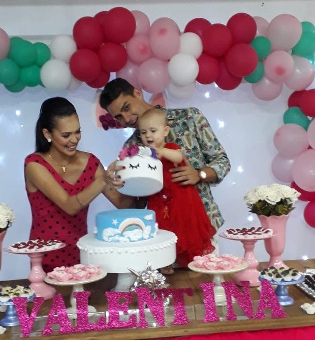 A família celebrando o primeiro ano de Valentina (Foto: Arquivo pessoal)