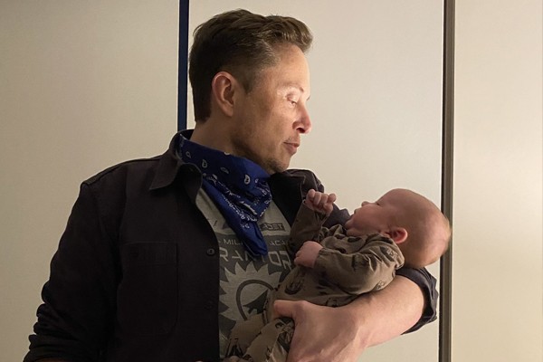Elon Musk com seu filho, X AE A-Xii (Foto: Twitter)