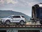 VÍDEO: SUV de luxo puxa sozinho trem de mais de 100 toneladas