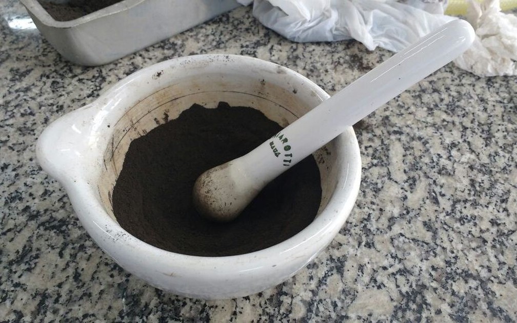 Estudantes conseguiram reaproveitar o cobre de resíduo da galvanoplastia (Foto: Etec Trajano/Divulgação)