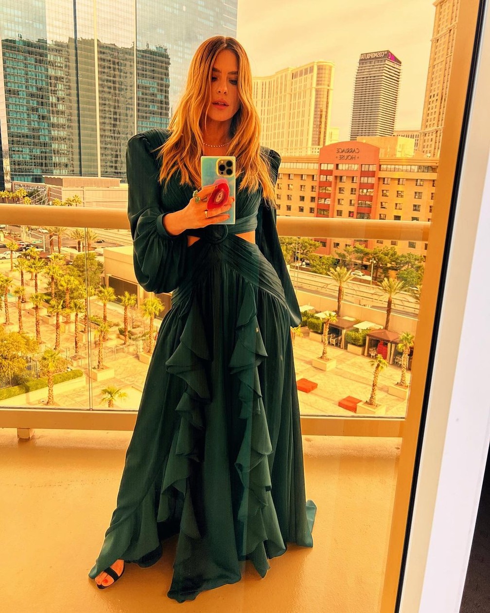Carolina Dieckmann produzida para o Grammy Latino 2021 — Foto: Reprodução/Instagram/Carolina Dieckmann