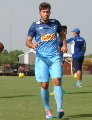 Lucas Silva terá apoio extra na partida deste domingo, no Serra Dourada