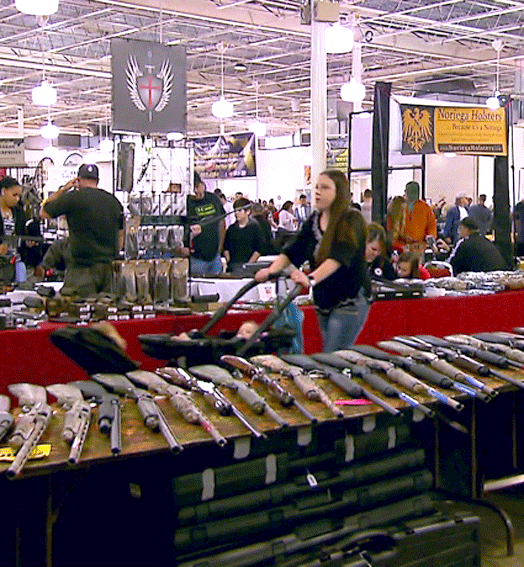 Fantástico consegue rara autorização para filmar em feira de armas nos EUA (Foto: Rede Globo)